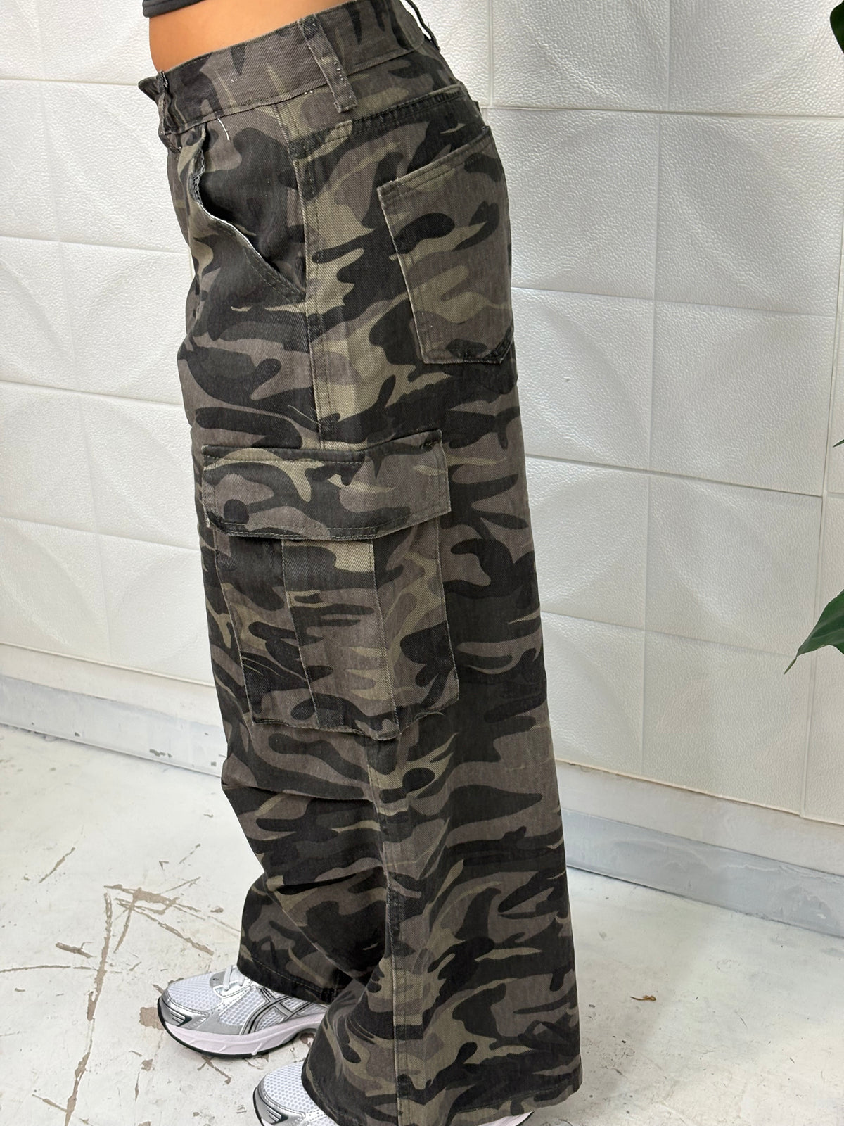 Jeans cargo mimetico