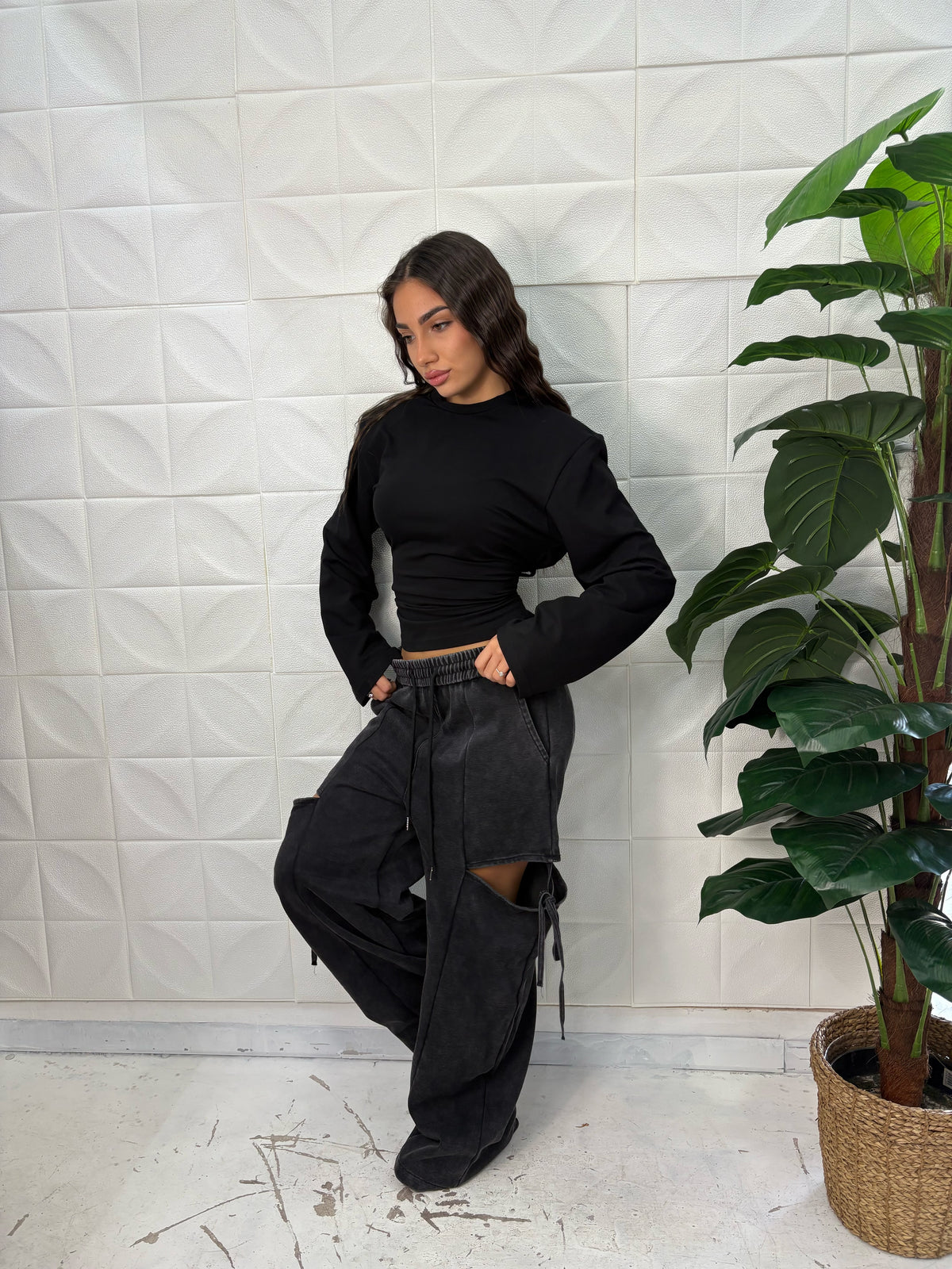 Pantalone tuta con spacchi