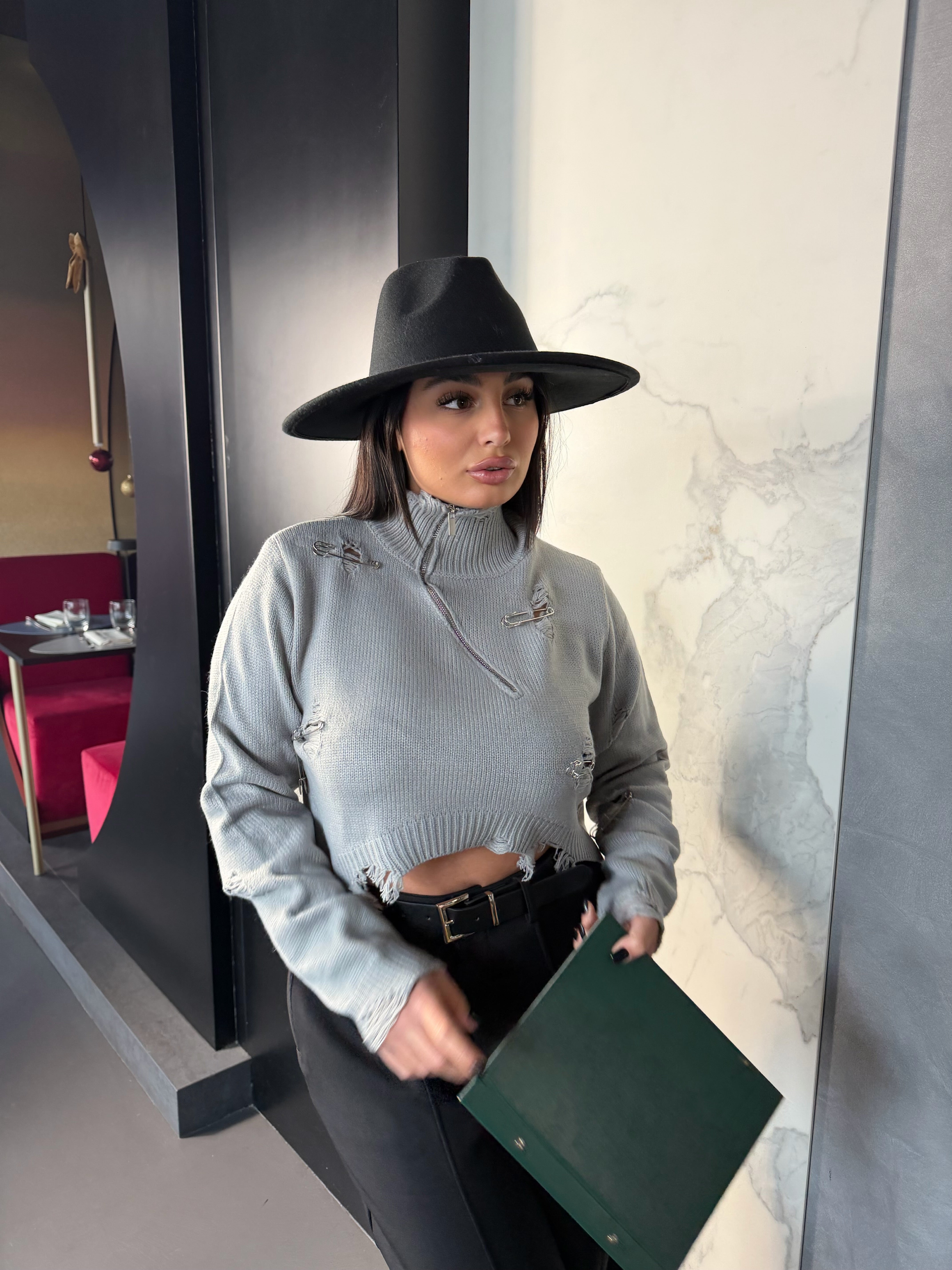 Maglione con rotture