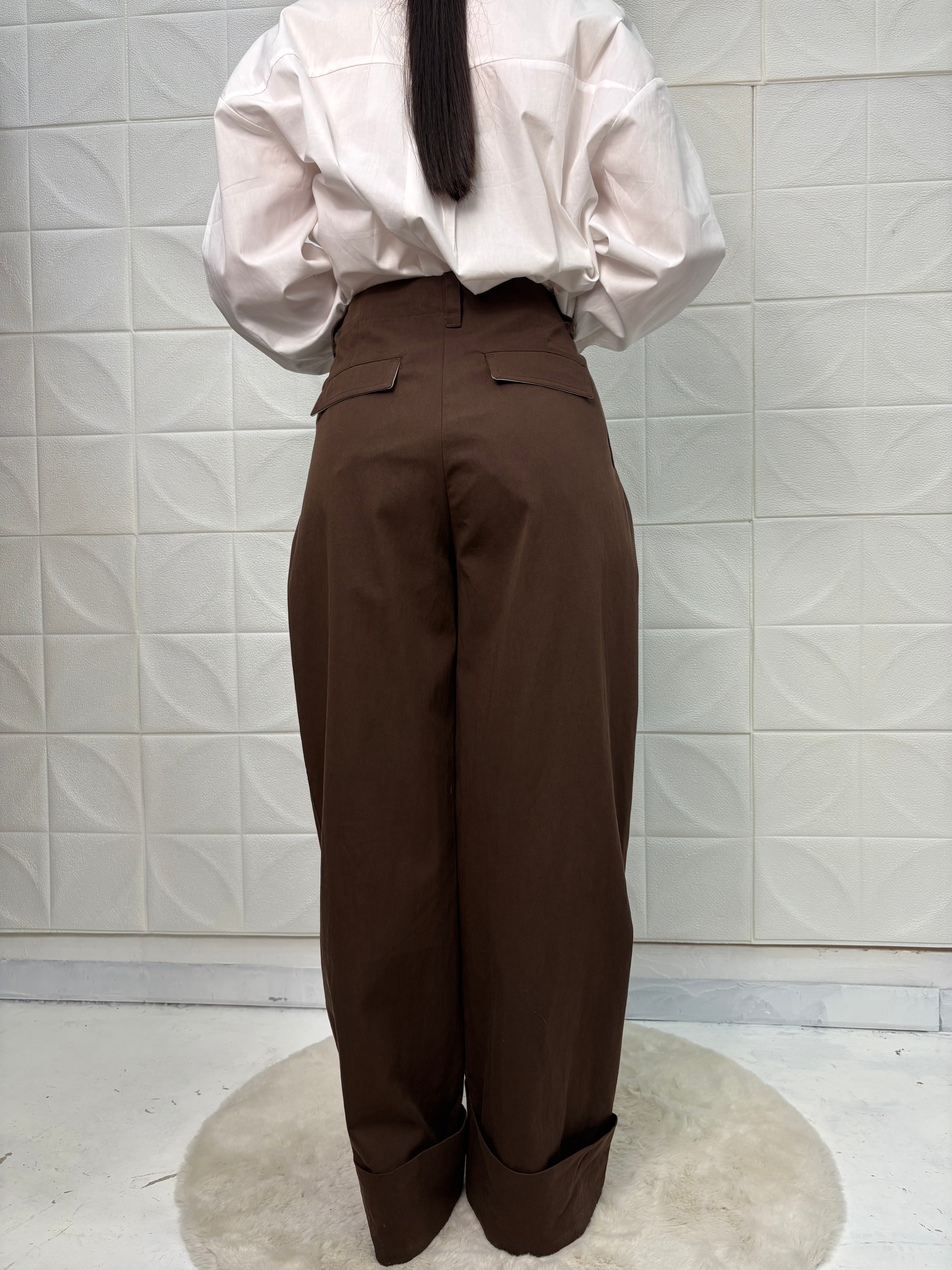 Pantalone con piegone